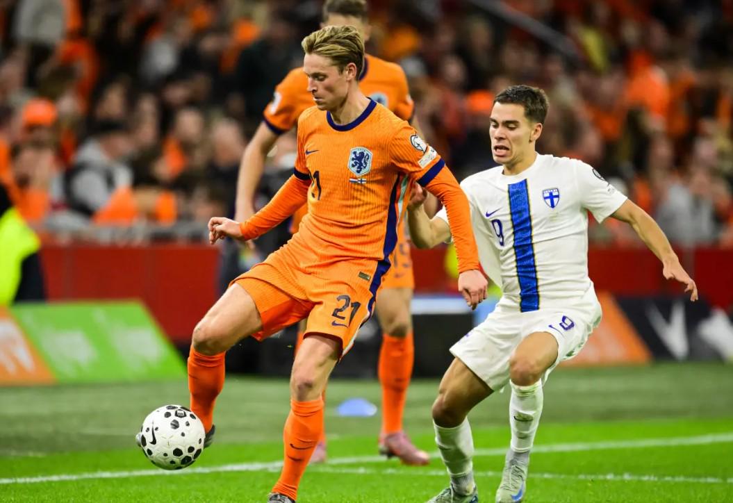 范巴斯滕:德容在荷兰队的表现令人失望,他应该向佩德里看齐