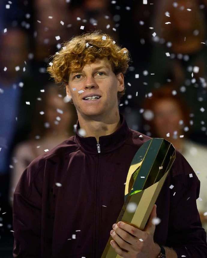 辛纳夺冠后官宣恋情，其女友哈萨诺维奇是一位丹麦模特