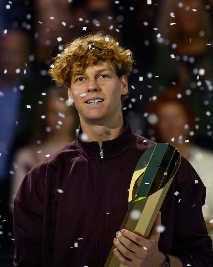 辛纳夺冠后官宣恋情，其女友哈萨诺维奇是一位丹麦模特